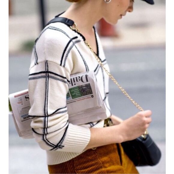 Moth Anthropologie Black White Windowpane Plaid V-Neck Sweater Size Medium - Picture 3 of 13